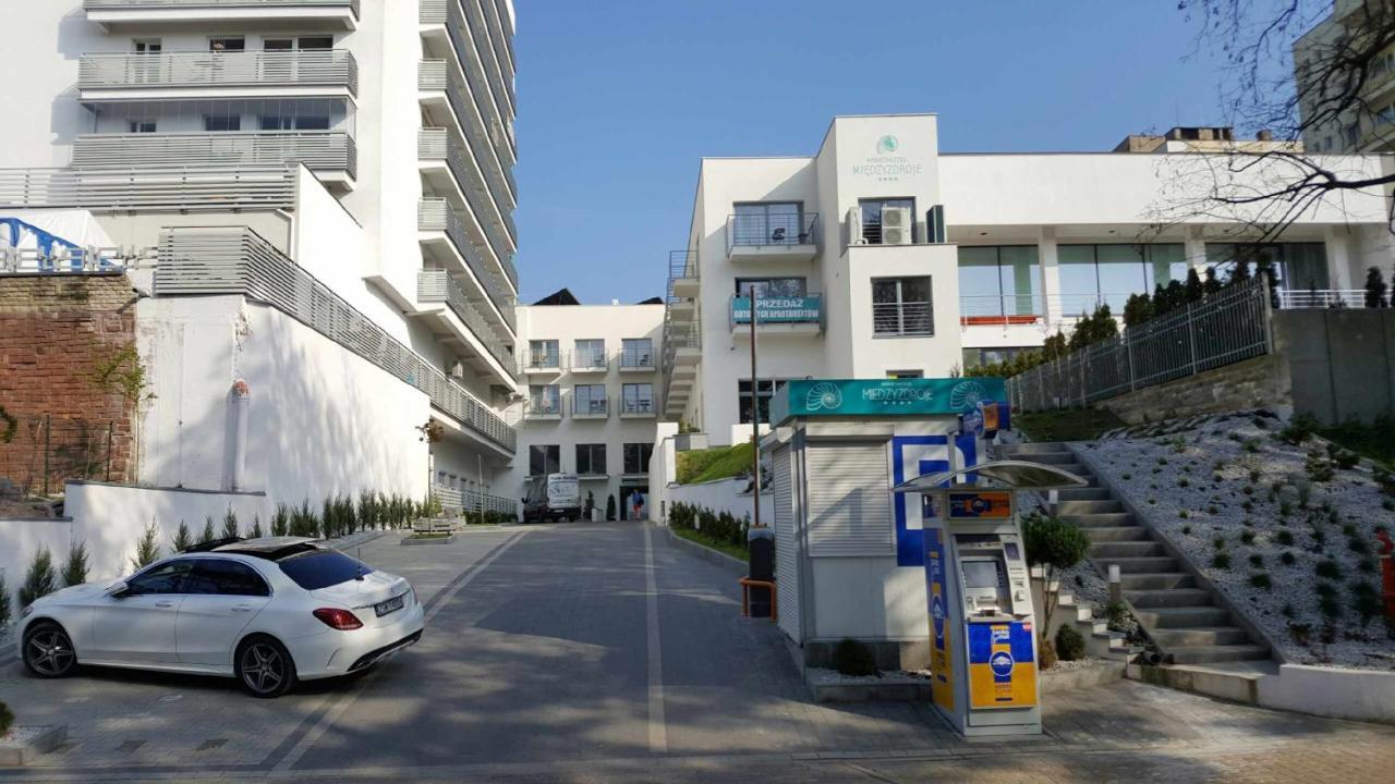 Aparthotel Przy Plazy Мендзиздроє Екстер'єр фото