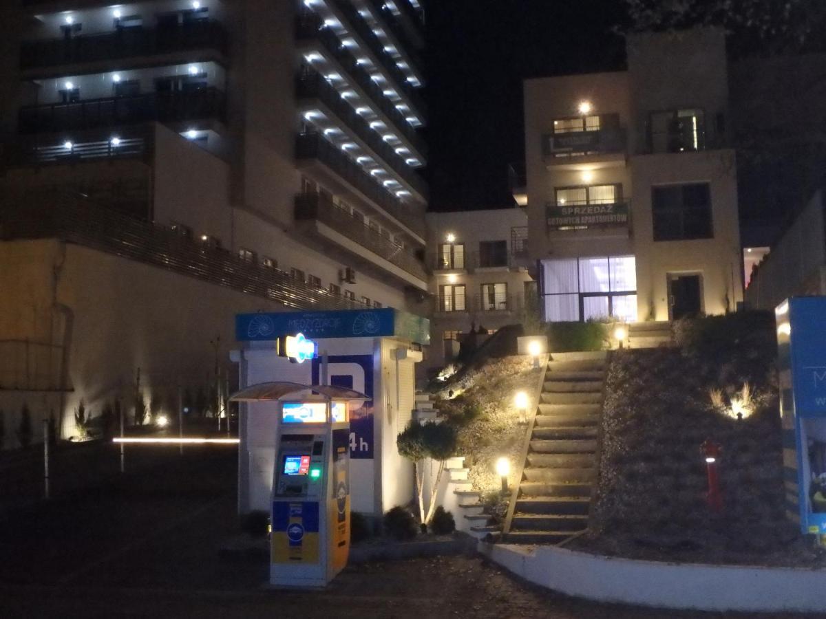 Aparthotel Przy Plazy Мендзиздроє Екстер'єр фото